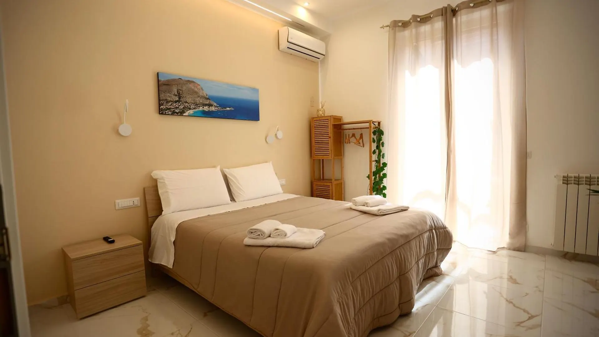 Front Palermo House Hotel